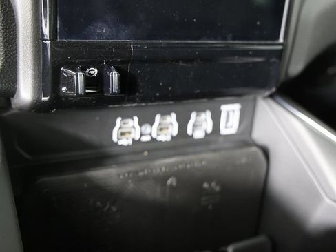 Used 2025 RAM 1500 Laramie w/ Night Edition AWD/4WD image 17