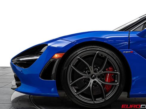 Used 2023 McLaren 720S Spider RWD image 18