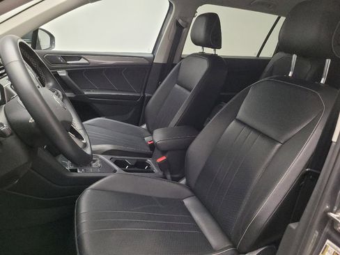 Used 2022 Volkswagen Tiguan SE FWD image 17