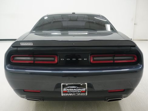 Used 2019 Dodge Challenger SXT RWD image 5