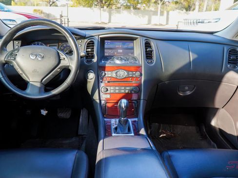 Used 2017 INFINITI QX50 Sport Utility 4D w/ Premium Package image 16