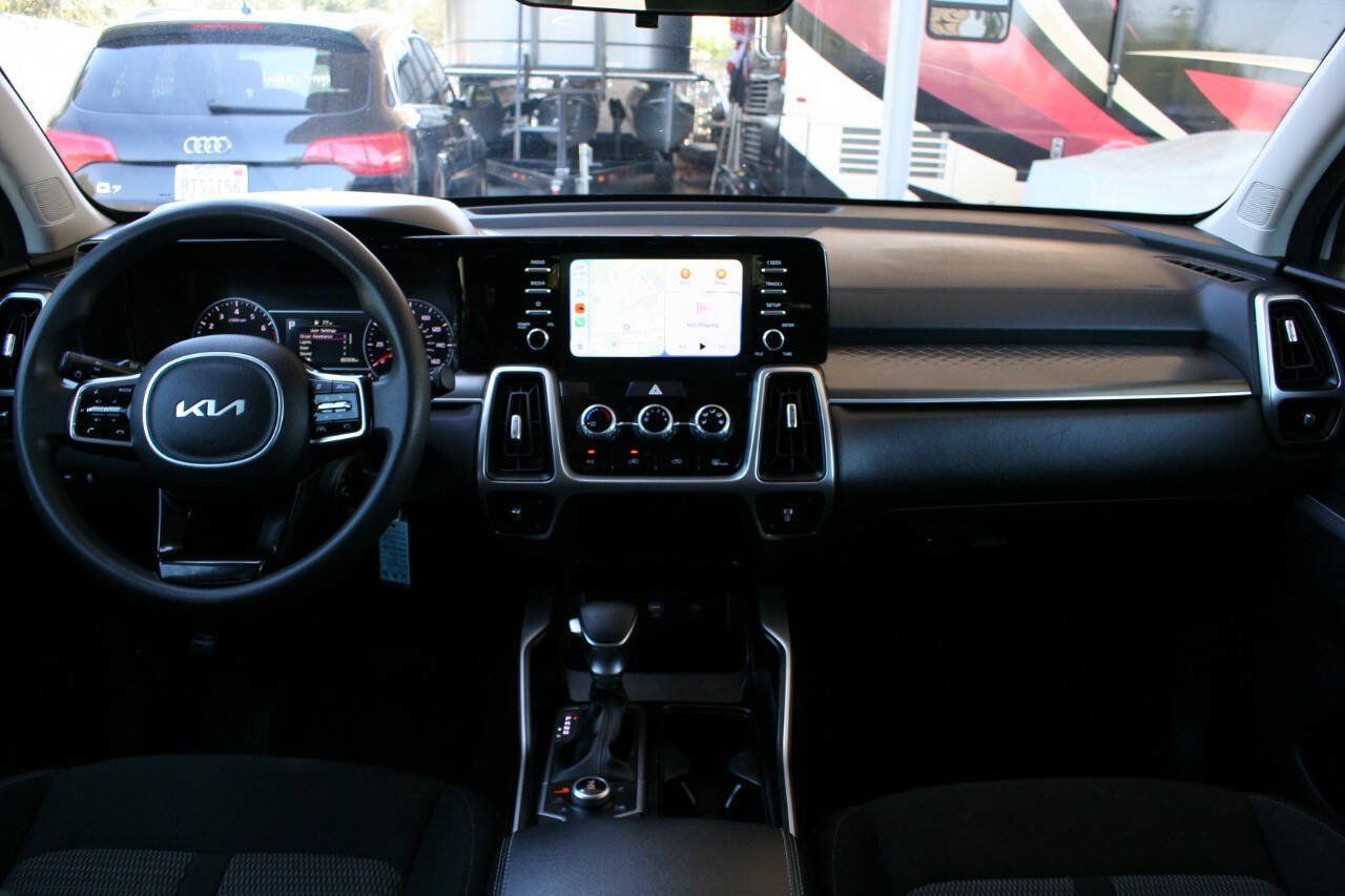 Used 2022 Kia Sorento LX AWD/4WD image 15