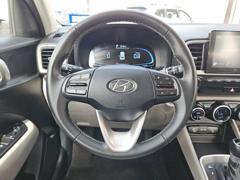 Used 2025 Hyundai Venue SEL FWD image 23