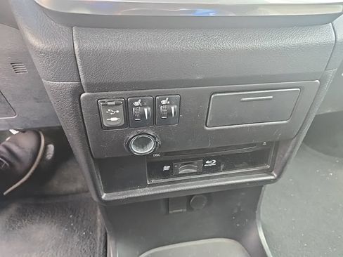 Used 2015 Toyota Sienna Limited Premium FWD image 15