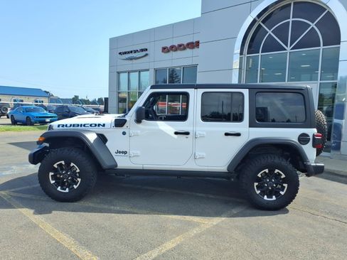Used 2025 Jeep Wrangler Unlimited Rubicon 4xe w/ Convenience Group AWD/4WD image 2