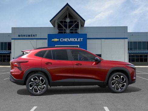New 2026 Chevrolet Trax RS w/ Sunroof Package FWD image 5