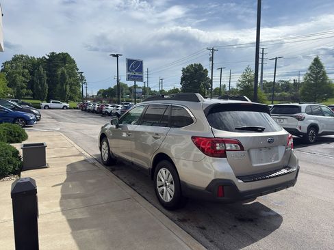 Used 2019 Subaru Outback 2.5i Premium AWD/4WD image 5