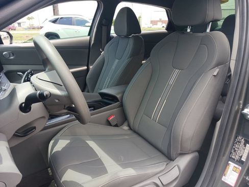 Used 2024 Hyundai Elantra SEL FWD image 10