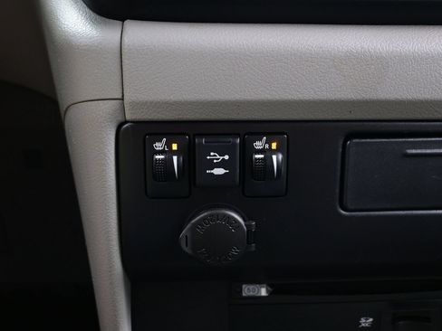 Used 2018 Toyota Sienna XLE Premium w/ Carpet Mat Package FWD image 26