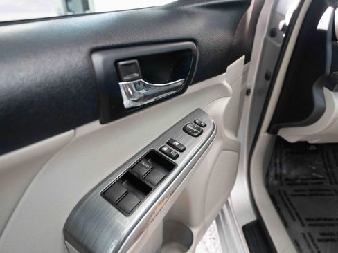 Used 2012 Toyota Camry XLE image 7
