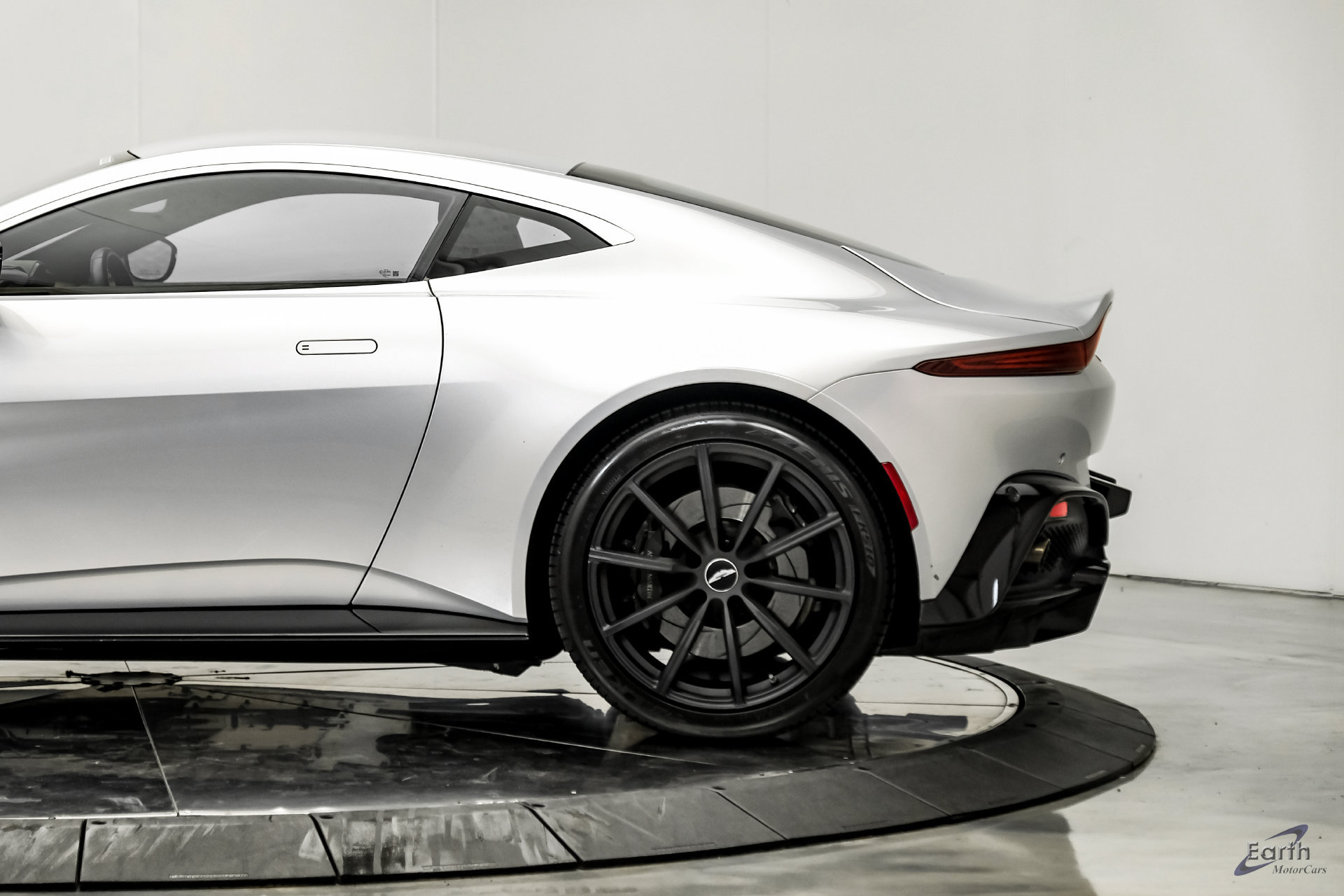 Used 2020 Aston Martin V8 Vantage Coupe RWD image 9