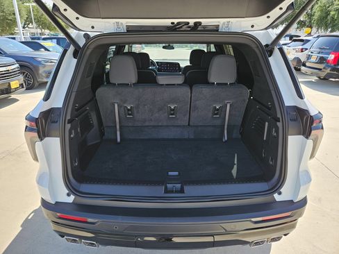 Certified 2026 Chevrolet Traverse LT w/ Midnight/Sport Edition FWD image 25