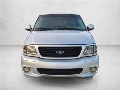 Used 2002 Ford F150 Lightning RWD image 2