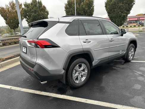 Used 2025 Toyota RAV4 XLE w/ Convenience Package image 6