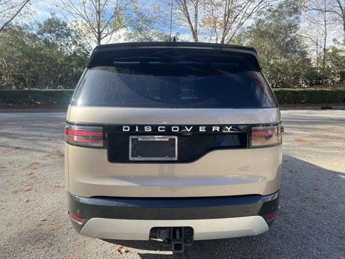 Used 2024 Land Rover Discovery Metropolitan Edition image 8