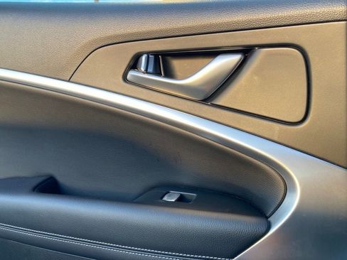 Used 2025 Genesis G70 2.5T RWD image 8