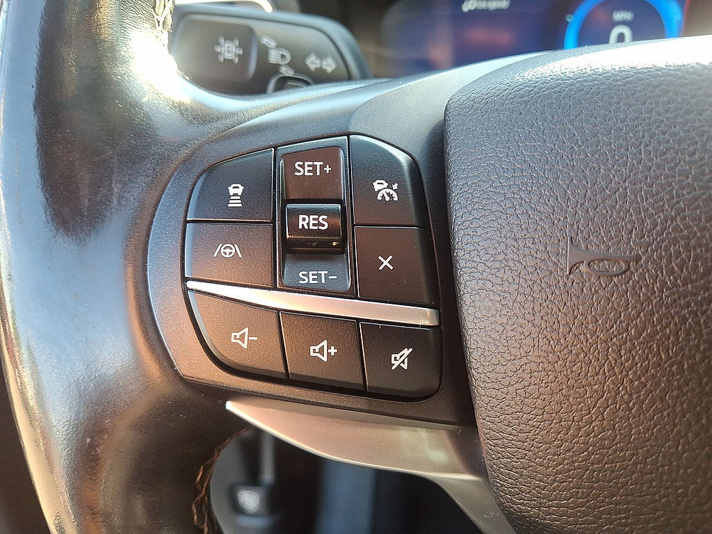 Used 2020 Ford Explorer Platinum w/ Premium Technology Package AWD/4WD image 23