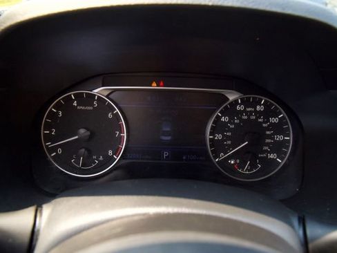 Used 2025 Nissan Altima 2.5 SV FWD image 19