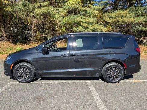 Certified 2020 Chrysler Pacifica Touring-L w/ Advanced Safetytec Group image 2