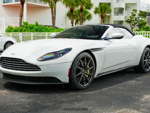 Used 2019 Aston Martin DB11 Volante image 16