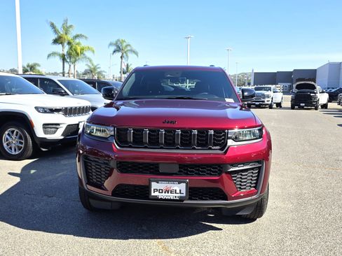 New 2026 Jeep Grand Cherokee Altitude image 7
