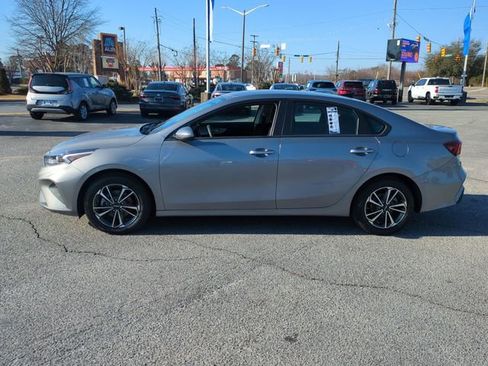 Used 2024 Kia Forte LXS image 6