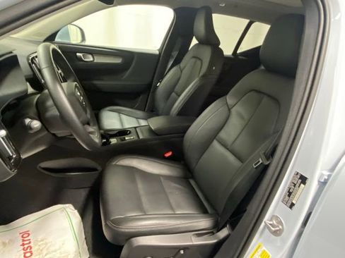 Used 2025 Volvo XC40 B5 Core image 11