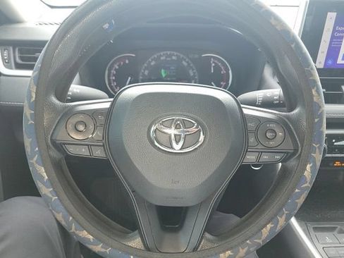 Used 2024 Toyota RAV4 LE AWD/4WD image 19