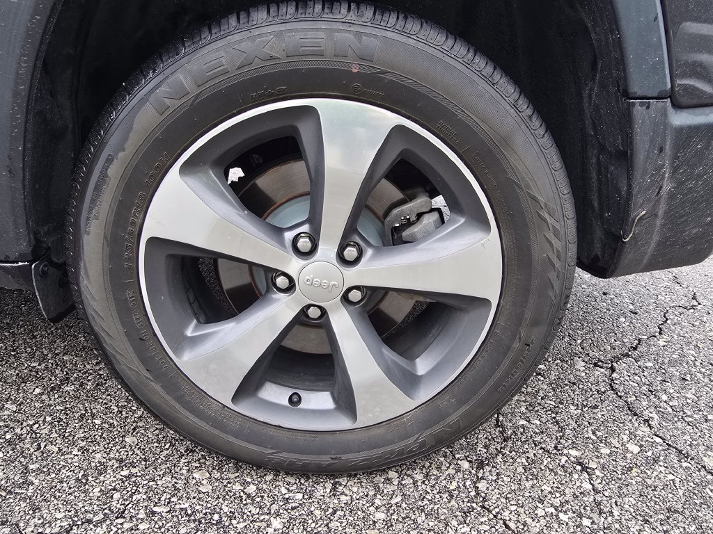 Used 2020 Jeep Cherokee Limited AWD/4WD image 18