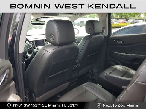 Used 2022 GMC Acadia SLT w/ Preferred Package image 12