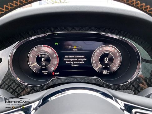 Used 2025 Bentley Bentayga image 17