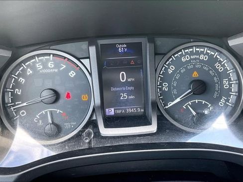 Used 2018 Toyota Tacoma TRD Off-Road w/ Technology Package AWD/4WD image 26