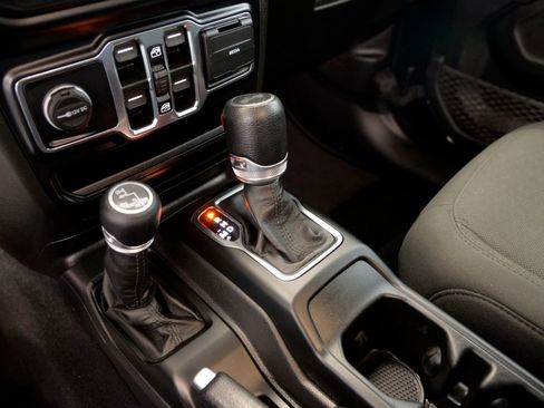 Used 2021 Jeep Wrangler Unlimited Sport image 26