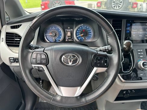Used 2017 Toyota Sienna XLE w/ XLE Navigation Package FWD image 47