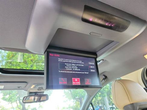 Used 2023 Toyota Sienna Limited FWD image 12