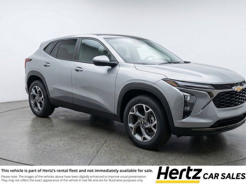 Used 2025 Chevrolet Trax LT image 1