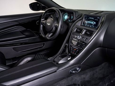 Used 2018 Aston Martin DB11 V8 image 16