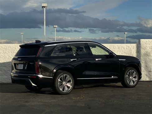 Used 2026 Cadillac Vistiq Luxury image 13