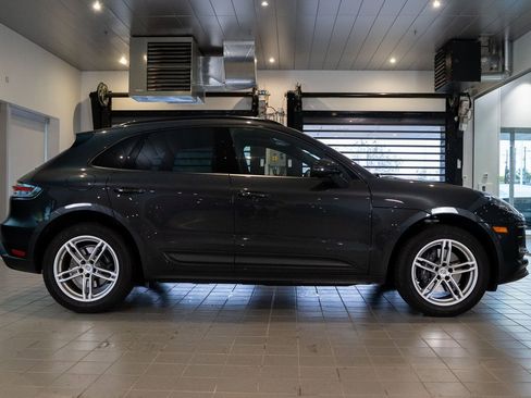 Used 2025 Porsche Macan image 8