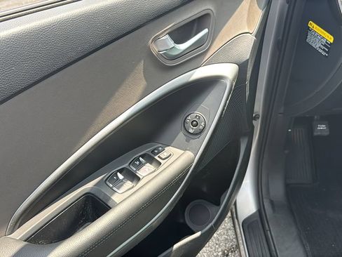 Used 2018 Hyundai Santa Fe SE AWD/4WD image 12