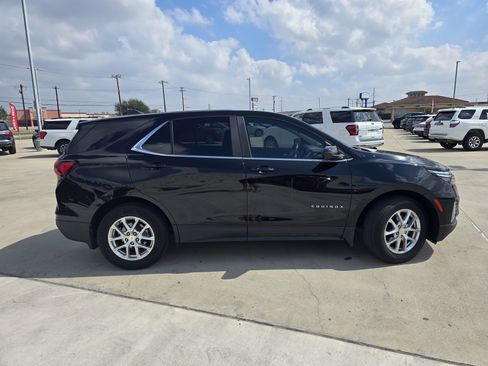 Used 2022 Chevrolet Equinox LT image 2