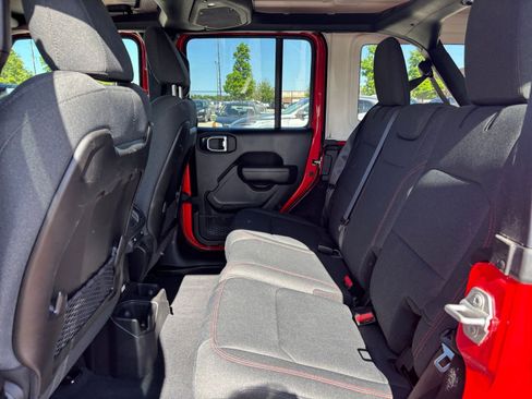 Used 2025 Jeep Wrangler Unlimited Rubicon AWD/4WD image 24