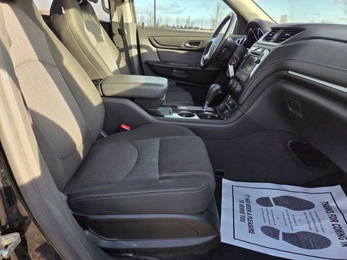 Used 2017 Chevrolet Traverse LT w/ Style and Technology Package image 32