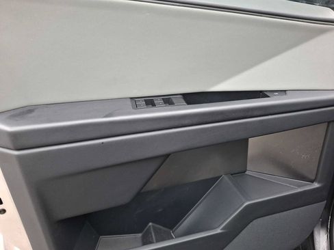 Used 2025 Tesla Cybertruck AWD Crew Cab image 10