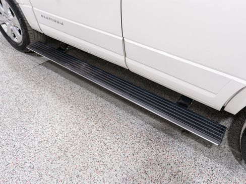 Used 2017 Ford Expedition Platinum image 11