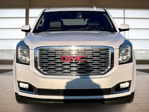 Used 2018 GMC Yukon Denali image 3