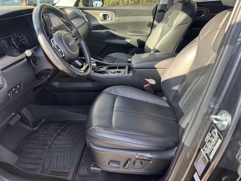 Certified 2022 Kia Sorento EX image 16