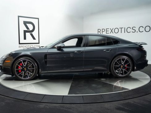 Used 2019 Porsche Panamera GTS image 8