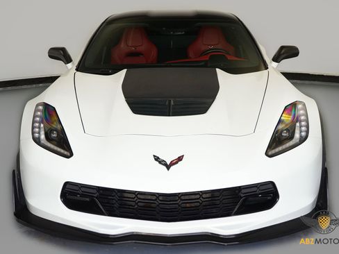 Used 2015 Chevrolet Corvette Z06 w/ 3LZ Preferred Equipment Group image 2