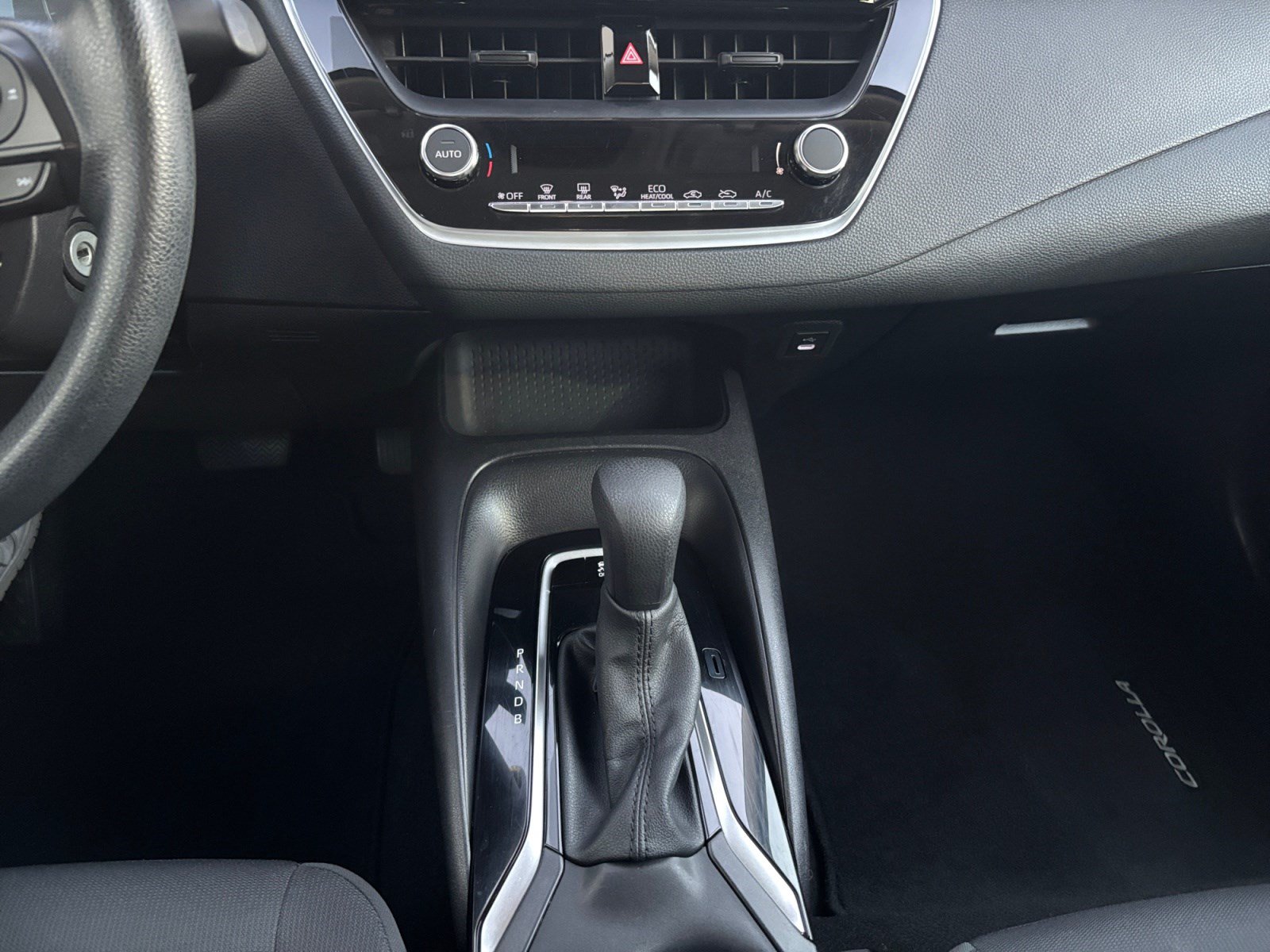 Used 2024 Toyota Corolla LE FWD image 12